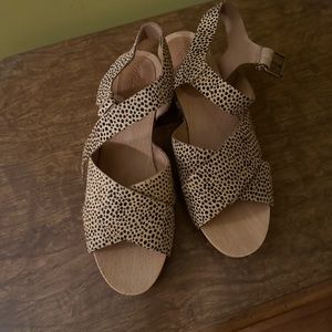 Madewell Johanna Criss Cross Clog Sandal in Spotted Calf Hair